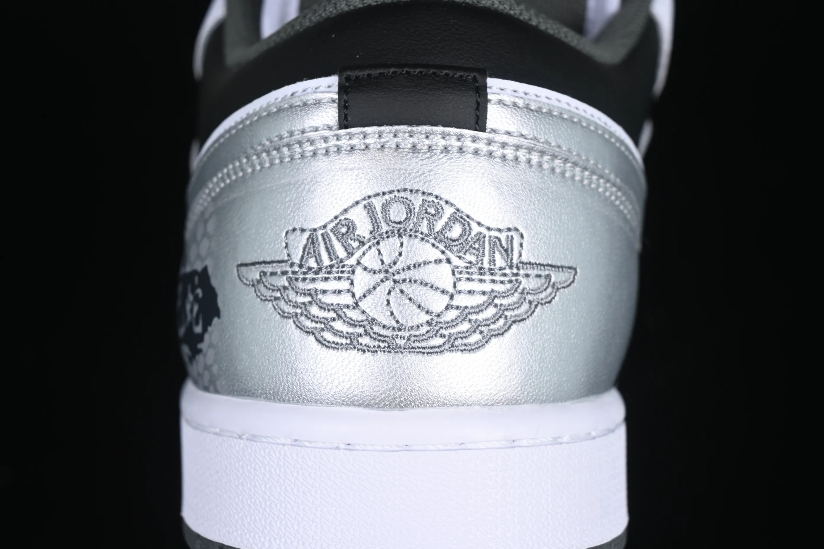 All categories Air Jordan Jordan series basketball shoes Air Jordan 1 Low Air Jordan 1 Low AJ1 Joe 1 Year of the Snake custom low-top cultural basketball shoes 553558-152